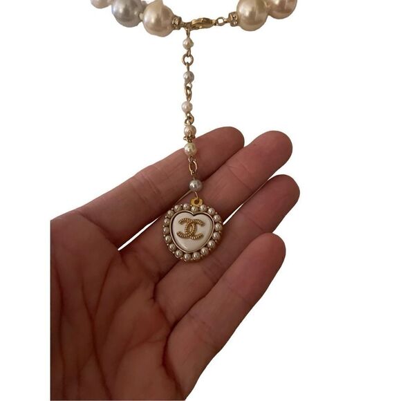 C*h*a*n*e*L Faux Pearl Choker - Picture 3 of 5